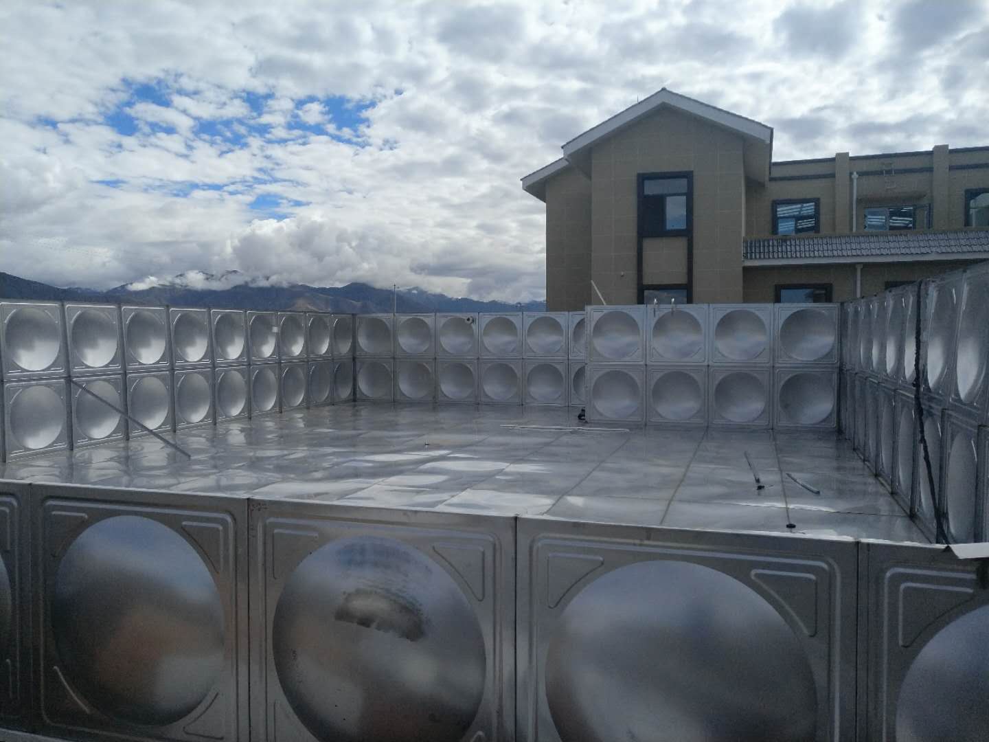 學(xué)校采用箱式無負壓供水設(shè)備的優(yōu)點